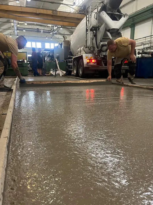 Wykonanie i wyrównanie posadzki betonowej